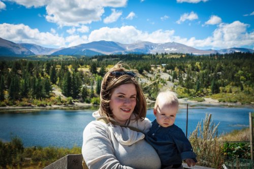 Sonja and Julia in front of the river